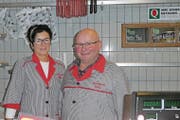 Anita und Lukas Zünd freuen sich auf den neuen Lebensabschnitt. Ab Montag, 1. April, bleibt der Laden an der Staatsstrasse 162 geschlossen. (Bild: Kurt Latzer)