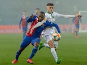 St. Gallens Leonidas Stergiou (rechts) hindert Aldo Kalulu am Durchmarsch (Bild: KEYSTONE/GEORGIOS KEFALAS)