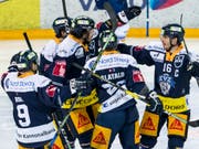 Jubel bei den Zugern nach dem prestigeträchtigen Sieg gegen die Lions (Bild: KEYSTONE/ALEXANDRA WEY)