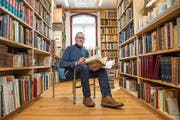 Gerhard Becker leitet das wissenschaftliche Antiquariat von Matt in Stans. (Bild: Dominik Wunderli (Stans, 7. Februar 2019))