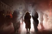 Auf dem Hofplatz wurde am Gümpelimittwoch traditionsgemäss die Fastnacht eröffnet. Bilder: Nicola Ryser