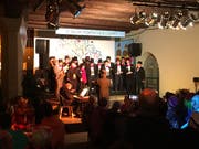 Der Chor der Ehren-Födlebürger eröffnet die Fasnachtsgala vom Freitagabend im Waaghaus. (Bilder: Christoph Renn - 1. März 2019)