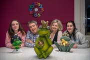 Wey-Zunftmeister Hebi Lörch mit Ehefrau Irma und den beiden Töchtern Elena (links) und Nina. (Bild: Pius Amrein, Horw 13. Februar 2019)