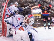 ZSC-Goalie Niklas Schlegel kann die 4:5-Niederlage in Bern nicht abwenden (Bild: KEYSTONE/ALESSANDRO DELLA VALLE)