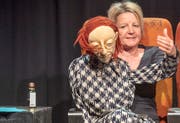 Frauke Jacobi mit der Handpuppe Gertrud. (Bild: Urs Bucher - 26. Januar 2019)