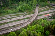 Die St.Galler Stadtautobahn bei der Ausfahrt Kreuzbleiche. (Bild: Benjamin Manser - 4. Mai 2018)