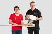 Sonja Durrer zusammen mit ihrem Coach Urs Röthlin. (Bild: PD)