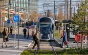 Eine Tramlinie im Zentrum Luxemburgs. (Bild: Julien Warnand/EPA, 11. Dezember 2018)