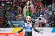Killian Peier ist ratlos nach seinem zweiten Sprung. Bild: Peter Schneider/Keystone (Seefeld, 1. März 2019)