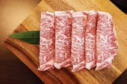 Auf den ersten Blick gewöhnungsbedürftiges Aussehen, im Geschmack ausserordentlich, in keiner Hinsicht alltäglich: Fleisch vom Wagyu-Rind. (Bild: Getty)