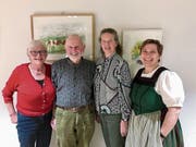 Die neuen Mitglieder zusammen mit der Vereinspräsidentin (von links): Anni und Sepp Niederberger, Theres Christen und Coni Bünter. (Bild: vreny Schwegler)