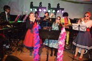 Steffi l’Amour Prinz und ihre Zuckerpuppen sorgten für eine Fasnachtssause in der WunderBar im alten Feuerwehrdepot. (Bilder: Zita Meienhofer)