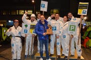 Die Mitarbeitenden des Bereichs Infrastruktur und Bau der Gemeinde Flawil sind die neuen «Chrätzbörschte»-Träger. (Bilder: Zita Meienhofer)