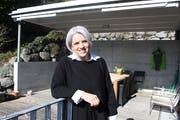 Ihr Zuhause in Oberuzwil müsste Caroline Bartholet nach Niederbüren verlegen – falls sie ins Amt gewählt wird. (Bild: Tobias Söldi)