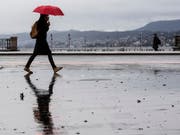 Der Sturm Eberhard brachte am Sonntag garstiges Wetter. (Bild: KEYSTONE/ENNIO LEANZA)