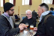 Am Frühlingsbierfest testen Besucher das neue Pilgrim Josefi Weizenbock.