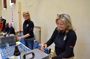 Hübsche Frauen am Zapfhahn; ein wahres Männerparadies am Pilgrim Frühlingsbierfest.