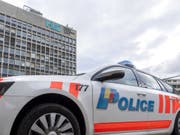 Seit zwei Wochen befindet sich der algerische Präsident Bouteflika im Genfer Universitätsspital (HUG). Am Sonntag ist ein Flugzeug der algerischen Regierung in Genf gelandet. Möglicherweise wird der 82-Jährige damit zurück in sein Heimatland geflogen. (Bild: Keystone/MARTIAL TREZZINI)
