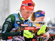 Schnell laufen konnte sie schon lange, nun traf sie auch hervorragend: Die ehemalige Langläuferin Denise Herrmann gewann an der Biathlon-WM in Östersund die Goldmedaille in der Verfolgung (Bild: KEYSTONE/EPA TT NEWS AGENCY/JESSICA GOW)