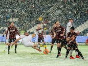 Leverkusen setzte sich dank einer Doublette von Kevin Volland im Schneegestöber in Hannover durch