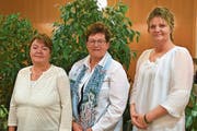Die wiedergewählte Präsidentin Rosi Kempf (Mitte) mit dem neuen Vorstandsmitglied Margrit Imhof (links) und der abgetretenen Apollonia Stadler. (Bild: Georg Epp (Schattdorf, 8. März 2019))