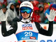 Simon Ammann zeigt in der Qualifikation in Lillehammer eine starke Leistung und belegt Platz 5 (Bild: KEYSTONE/AP/MATTHIAS SCHRADER)