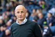 Seine Massnahmen in Luzern brachten nichts: FCSG-Cheftrainer Peter Zeidler. (Bild: Keystone)