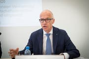 Stadtpräsident Thomas Scheitlin kann erfreuliche Zahlen präsentieren. (Bild: Ralph Ribi)