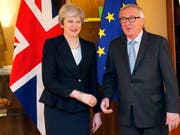Die britische Regierungschefin May hat sich am Montagabend zu Last-Minute-Gesprächen mit EU-Kommissionschef Jean-Claude Juncker in Strassburg getroffen. (Bild: KEYSTONE/EPA REUTERS POOL/VINCENT KESSLER / POOL)