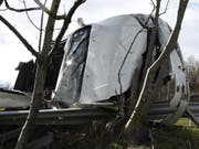 Der 70-jährige Lenker dieses Autos wurde beim Unfall in Malters schwer verletzt.