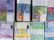 Die EU-Finanzminister haben am Dienstag in Brüssel eine schwarze Liste mit 15 Steueroasen verabschiedet. Die Schweiz bleibt vorläufig auf der grauen Liste. (Bild: KEYSTONE/MARTIN RUETSCHI)