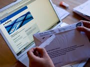 Das neue E-Voting-System der Post weist einen erheblichen Mangel auf. Vom Fehler nicht betroffen sind die aktuell eingesetzten E-Voting-Systeme in den Kantonen. (Bild: KEYSTONE/ALESSANDRO DELLA BELLA)