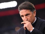 Bruno Labbadia wird seinen Vertrag als Trainer beim VfL Wolfsburg nicht verlängern (Bild: KEYSTONE/EPA/LUKAS BARTH-TUTTAS)