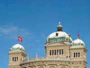 Das Parlament verlangt, dass der Bund die Ausgaben für die externen Berater senkt. (Bild: KEYSTONE/PETER SCHNEIDER)