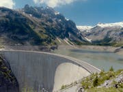 Das Parlament hat entschieden, den maximalen Wasserzins bei 110 Franken zu belassen. (Bild: KEYSTONE/STR)