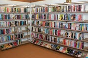 Die Bibliothek ist mit ihrem vielfältigen Angebot eine beliebte Anlaufstelle für Schulen, Familien und Lesebegeisterte. (Bild: Archiv/Kurt Latzer)