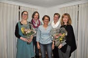 Melanie Meier, Leiterin Ludothek, Aktuarin Rita Faeh, Interimspräsidentin Elisabeth Solèr, Kassierin Ramona Schönenberger und Paula Looser, Leiterin Bibliothek (von links), führen die Geschäfte des Trägervereins Bibliothek/Ludothek Ebnat-Kappel bis Ende Jahr. (Bild: Sabine Camedda)