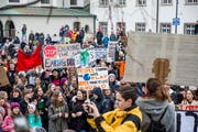 Die bisherigen Aktionen des Kollektivs Klimastreik Ostschweiz zogen jeweilen Hunderte Schülerinnen und Schüler, aber auch Erwachsene an. (Bild: Mareycke Frehner - 2. Februar 2019)