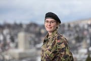 Für Elisabeth Stadelmann-Meier ist es selbstverständlich, als Frau im Militär Karriere gemacht zu haben. (Bild: Hanspeter Schiess)