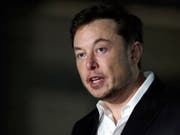 Tesla-Chef Elon Musk hat auf Twitter zur Gegenattacke auf US-Börsenaufsicht ausgeholt. (Bild: KEYSTONE/AP/KIICHIRO SATO)
