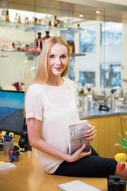 Corinna T. Sievers in ihrer Praxis für Kieferorthopädie. (Bild: Mareycke Frehner)
