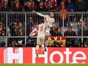 Liverpools Virgil van Dijk (springt am höchsten) bejubelt seinen Treffer zum 2:1 in München (Bild: KEYSTONE/EPA/LUKAS BARTH-TUTTAS)