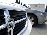 Der Autokonzern Fiat Chrysler muss in den USA wegen Abgasproblemen beinahe 863'000 Autos zurückrufen. Darunter vor allem Fahrzeuge der Marke Dodge.(Archivbild). (Bild: KEYSTONE/AP/Paul Sakuma)