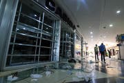 Während des Stromausfalls wurden in Venezuela zahlreiche Geschäfte und Einkaufszentren verwüstet. (Bild: Chirinos Henry/Maracaibo, EPA, 12. März 2019)