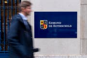 Vor dem Genfer Sitz der Bank Edmond de Rothschild. (Bild: Martial Trezzini/Keystone; 6. Dezember 2018)