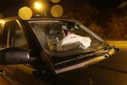 Detail am Unfallauto: Der Airbag löste aufgrund der Wucht des Zusammenstosses aus. Das Fahrzeug wurde aber nur mittelschwer beschädigt.