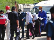 In Malaysia sind 34 Schulen geschlossen, nachdem ein ganzer Landstrich mit giftigen Gasen verseucht worden war. Mehr als 300 Menschen zeigten Vergiftungserscheinungen. (AP Photo/Thomas Yong) (Bild: KEYSTONE/AP/THOMAS YONG)