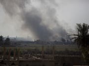 Während schwarzer Rauch über dem Dorf Baghus hing, waren heftige Explosionen zu hören. (Bild: Keystone/AP/MAYA ALLERUZZO)