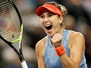 So freut sich Belinda Bencic über den Sieg gegen die Nummer 1 der Welt. (Bild: KEYSTONE/EPA/JOHN G. MABANGLO)