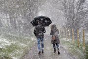 Schnee-Spaziergänge im Frühling sind auch heute möglich, obwohl der April in den letzten Jahrzehnten deutlich wärmer geworden ist. (Bild: Keystone)
